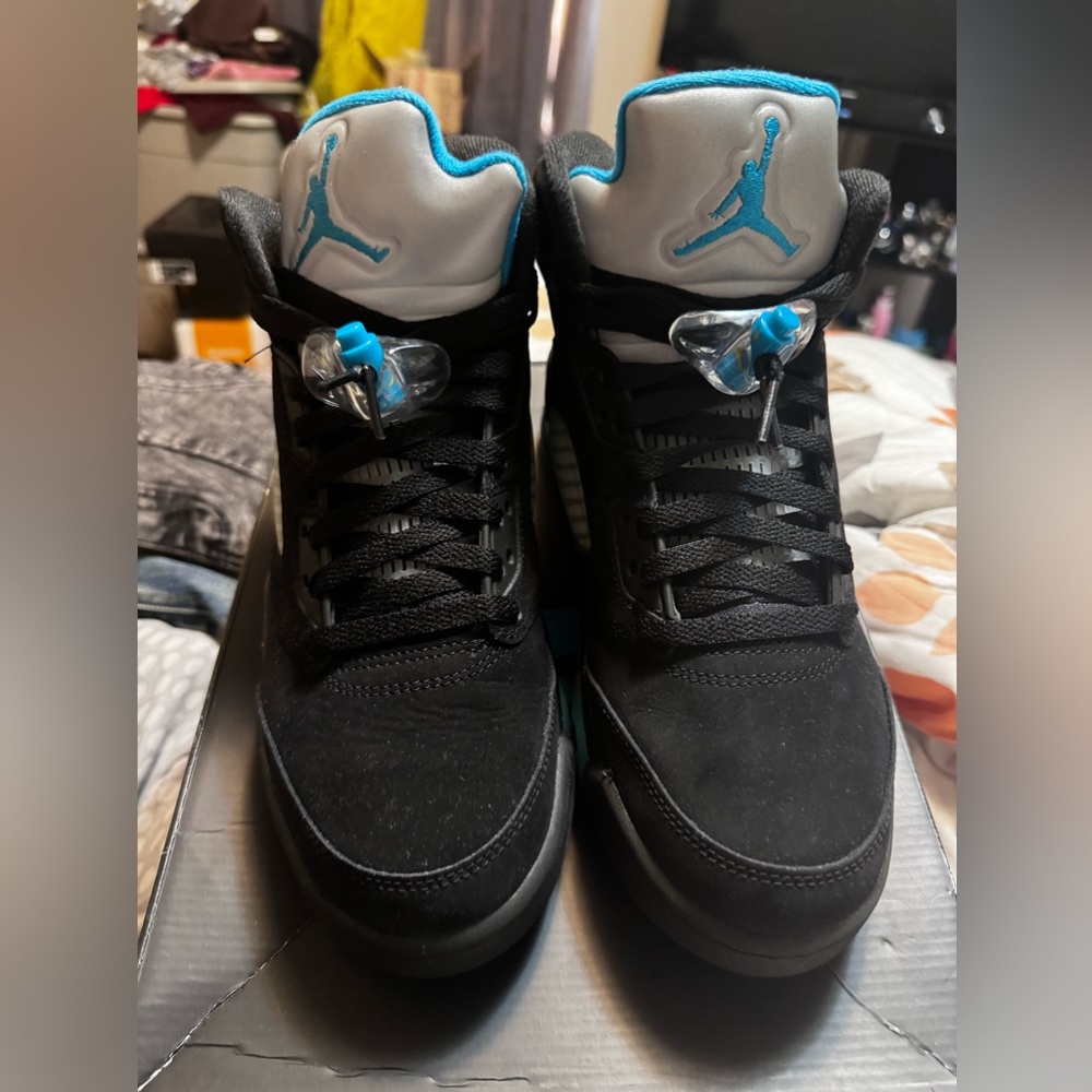 Aqua Jordan 5’s size 8 and half in men 10 in women great condition
